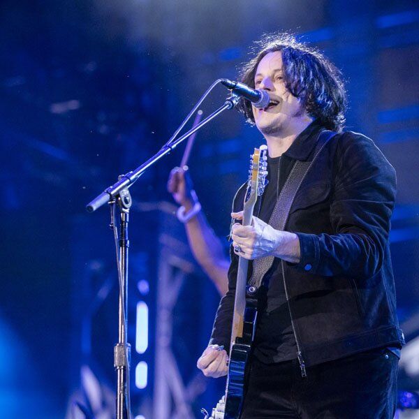 Jack White Welcomes Eddie Vedder In Tokyo