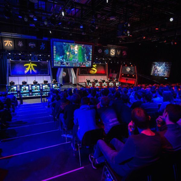 5 Ways the Worlds of Traditional Sports and eSports Have Collided