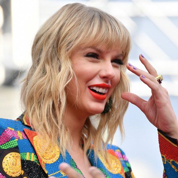 Watch Taylor Swift cry over a banana whilst "loopy" on drugs after surgery
