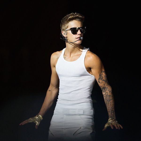 Justin Bieber and Pitbull to Perform at 2016 Grammy Awards