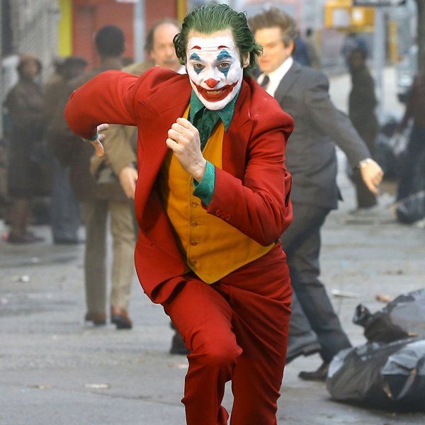 Joaquin Phoenix Sprints Through the Streets of New York City as He Films The Joker