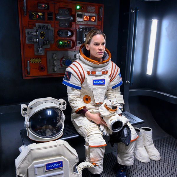 Hilary Swank Is a Woman Trying to Have It All—in Outer Space—in Netflix's Disappointing Away